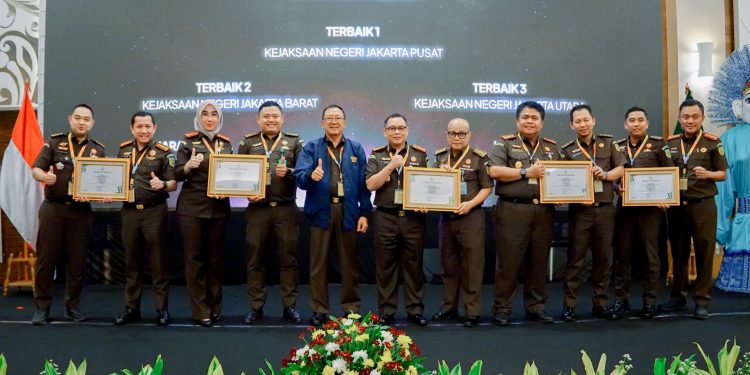 Kejari Jakpus Raih Juara Umum Terbaik I se-DK Jakarta di Rakerda Kejati 2025