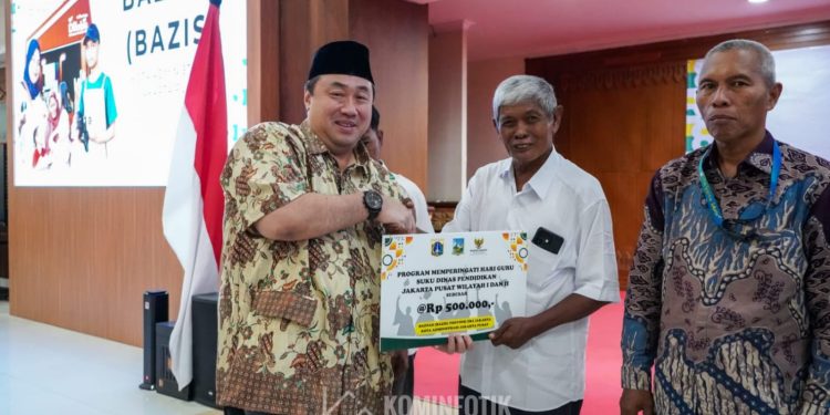 Baznas Bazis Jakarta Pusat Santuni 1.000 Guru Peringati Hari Guru