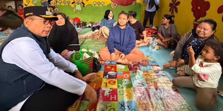 Banjir Akibat Luapan Anak Kali Krukut, Wali Kota Jakpus Tinjau Pengungsian