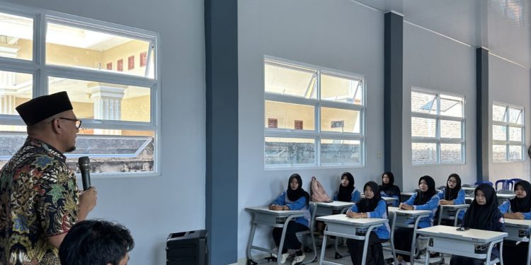 Ahmad Bastian Ajak Siswa SMK Palapa Miliki Cita-Cita Tinggi dan Jauhi Tawuran