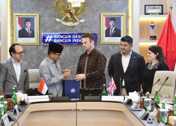 Mendes Yandri Terima 15 CEO Asal Inggris Bahas Listrik dan Investasi Desa