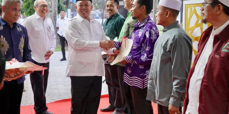 Percepat Sertipikasi Tanah Wakaf, Menteri ATR/Kepala BPN Serahkan 33 Sertipikat untuk Rumah Ibadah di Sulawesi Tengah