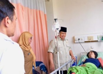 Pagi-Pagi Presiden Prabowo Jenguk Korban Tabrakan KA di RSUD Bekasi