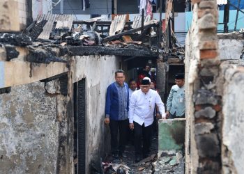Tinjau Pengungsian Korban Kebakaran Tanah Tinggi, Arifin Serukan Solidaritas untuk Warga Terdampak