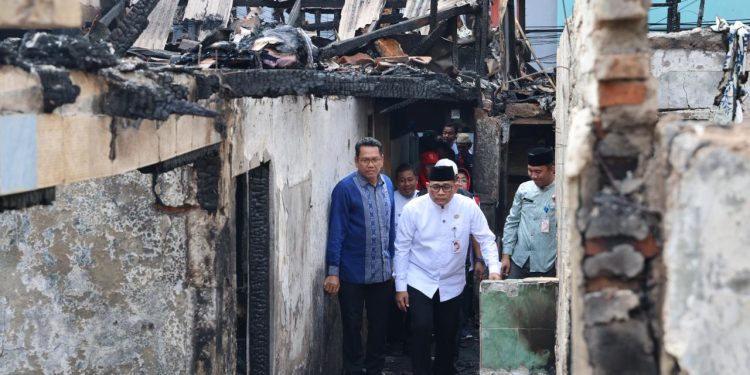 Tinjau Pengungsian Korban Kebakaran Tanah Tinggi, Arifin Serukan Solidaritas untuk Warga Terdampak