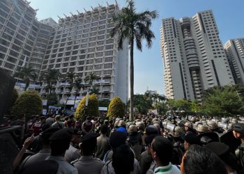 Eksekusi Lahan Hotel Sultan Dimulai, Diwarnai Kericuhan Penolakan Massa