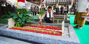 Jelang Hari Bhayangkara, Kapolri Ziarah ke Makam Gus Dur