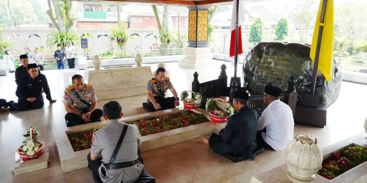 Ziarah ke Makam Soekarno, Kapolri: Menyerap Nilai Pemimpin Bangsa