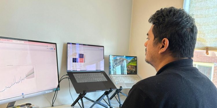 DATA: ASET BARU PENENTU MASA DEPANDari Sekadar Arsip Menjadi Kekuatan Strategis Pemerintah, Bisnis, dan Masyarakat di Era Industri 4.0Oleh: Azizur Rachman,Ilmuwan Data | Kandidat Magister Analitik (M.S. Analytics), Georgia Institute of Technology