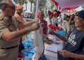 Meriah! Warga Senen Dapat Sembako, Cek Kesehatan hingga Doorprize Sambut HUT RI ke-81