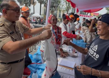 Meriah! Warga Senen Dapat Sembako, Cek Kesehatan hingga Doorprize Sambut HUT RI ke-81