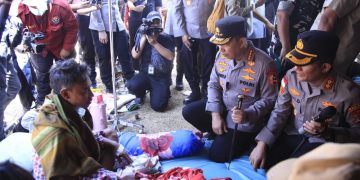 Kapolri Tinjau Posko Pengungsian Barangkolong, Pastikan Layanan Warga Terdampak Gempa Berjalan Optimal