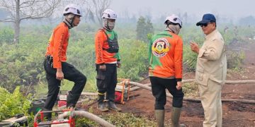Presiden Prabowo Susuri Lahan Terbakar di Kubu Raya, Pastikan Penanganan Karhutla Berjalan Optimal