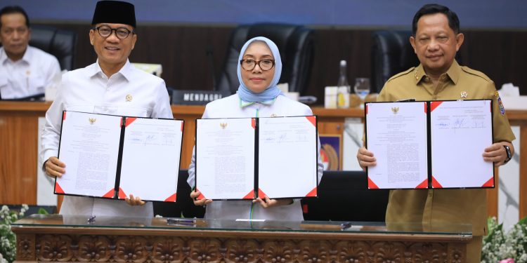 Tandatangani SKB 3 Menteri, Mendes Yandri Dorong Perempuan Jadi Subjek Pembangunan