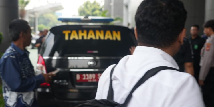 Febry Adriansyah dan Dua Tersangka Lain Dilimpahkan ke Jaksa Kejari Jaksel